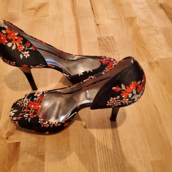 Jessica Simpson Heels - Picture 2 of 5